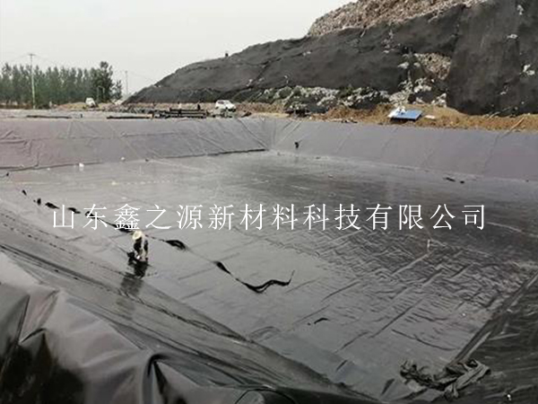 根據(jù)施工流程保障魚(yú)塘防滲土工膜錨固工作