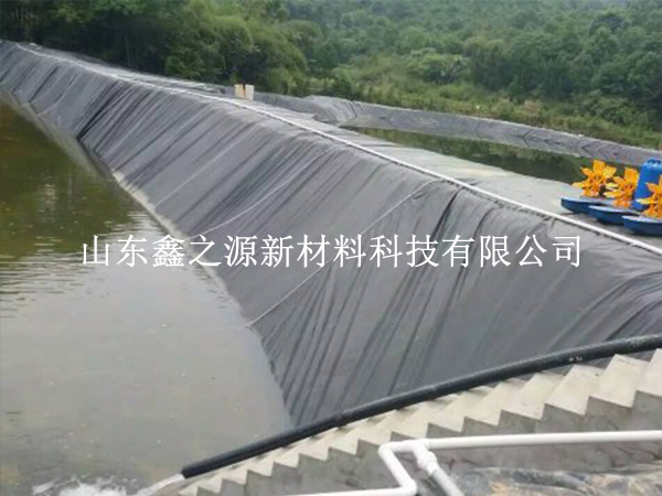 問：魚塘養殖防滲膜的周圍可以貼瓷磚嗎？