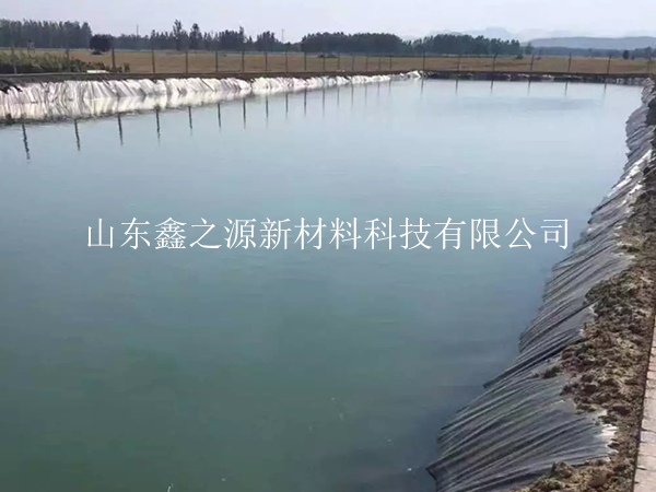 如何處理蓄水池hdpe土工膜的熱膨脹問題？